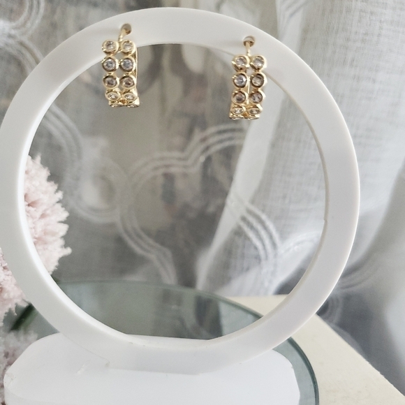 18K Gold Layered Huggie Hoop.Also contains Cubic Zirconia.Great Hoop for Women. - Picture 3 of 6